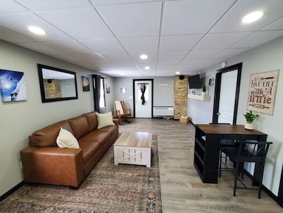 Charming building with 1 bedroom and AC, WiFi in serene Whitehall
