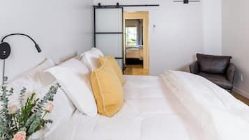 8 bedrooms, iron/ironing board, free WiFi, bed sheets