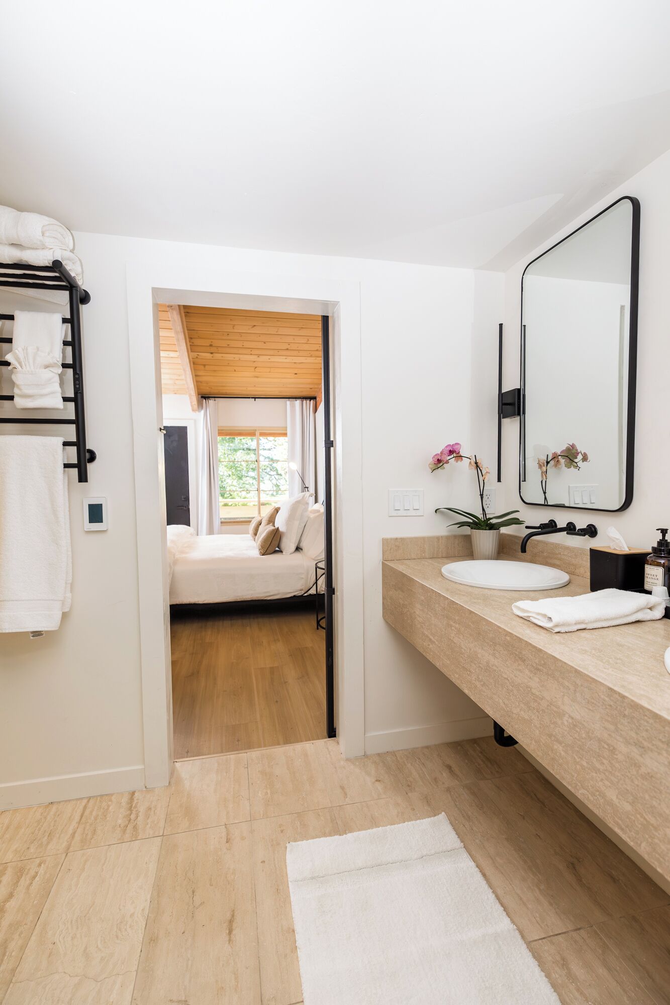 淋浴设施、吹风机、毛巾、肥皂