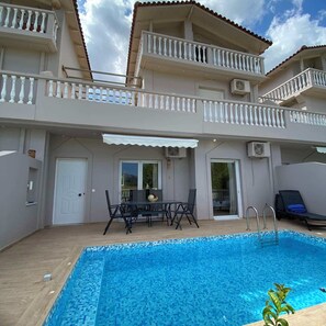 Outdoor pool - Costa villa (Agrilia)