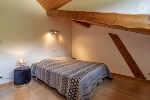 3 bedrooms, iron/ironing board, travel crib, free WiFi
