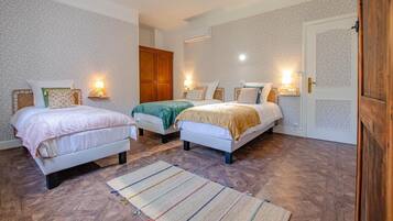 6 bedrooms, travel cot, free WiFi