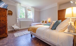 6 makuuhuonetta, vauvan matkasänky, ilmainen Wi-Fi