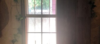 Cozy Texas-themed bungalow casita.  Pet friendly.