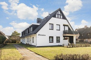 Exterior - NEU 2024 - Inselglück - Idyllische Erdgeschosswohnung mit Garten in Zentraler Lage von Wenningstedt (Wenningstedt-Braderup (Sylt))