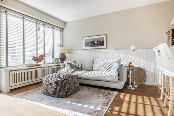 TV, table tennis, stereo