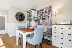 Dining - NEU 2024 - Inselglück - Idyllische Erdgeschosswohnung mit Garten in Zentraler Lage von Wenningstedt (Wenningstedt-Braderup (Sylt))