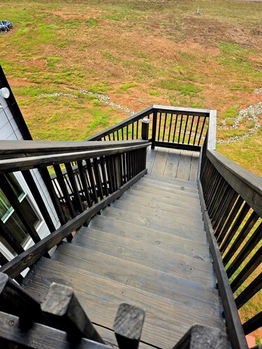 The keeper's inn,  3/2 kingbed with stairs,  sleeps 7. 