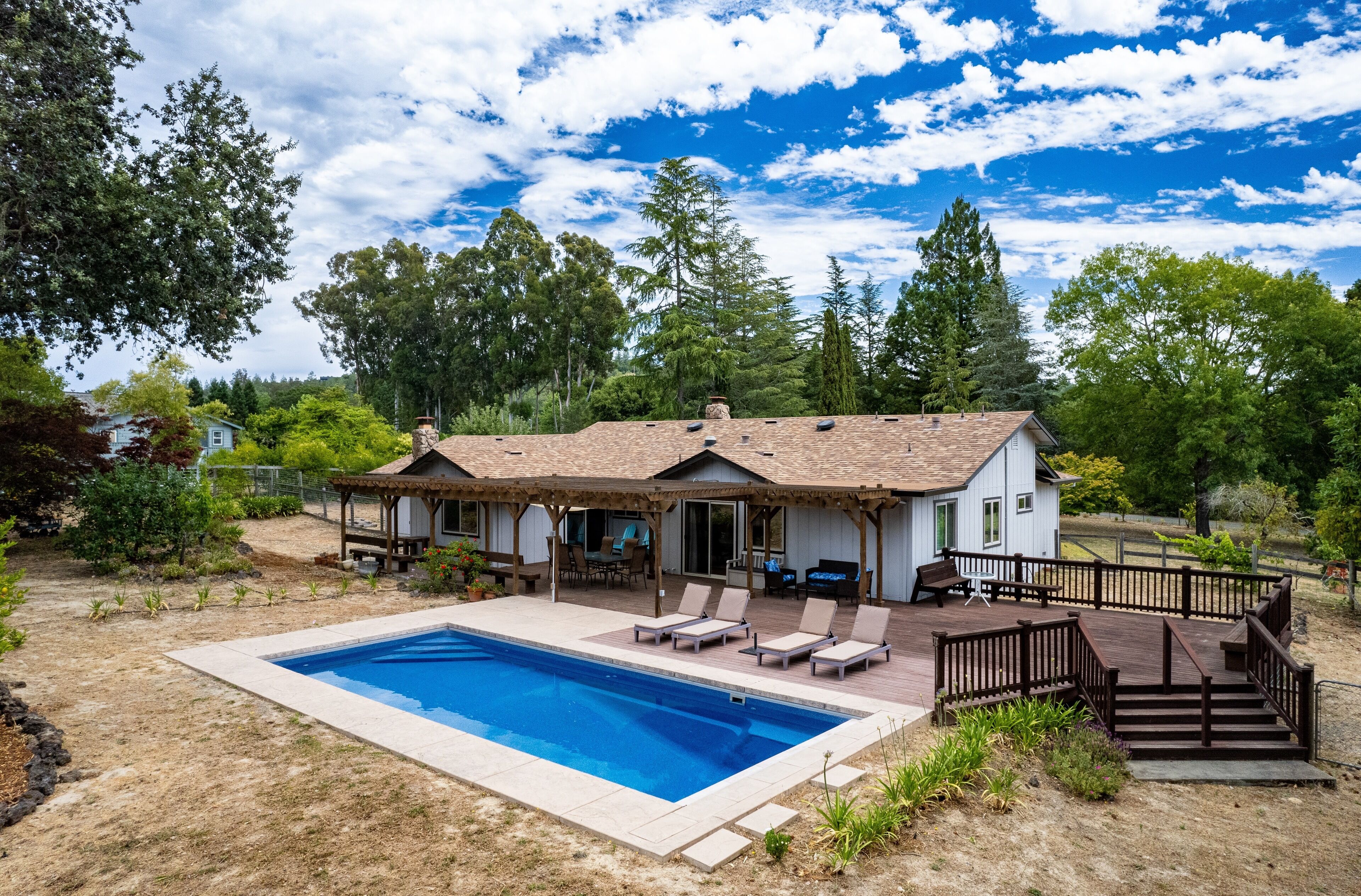 Wine Country Oasis near Healdsburg: Pool, AC, and EV charger