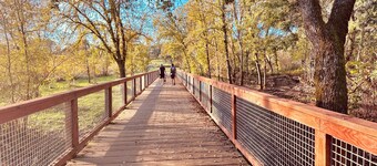 Wine Country Retreat w/ Fireplace, EV Charger, 15 min to Healdsburg