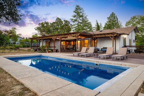 Russian River Wine Country Retreat Near Healdsburg: Heated Pool & Gas Fireplace