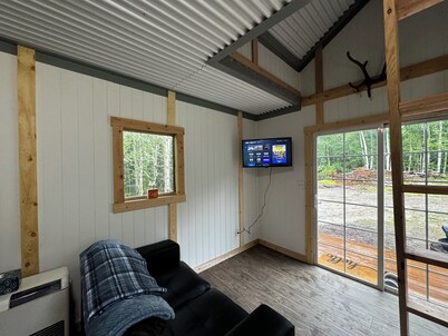 Cozy dry cabin in fabulous Fairbanks. Pets welcome, please read description.