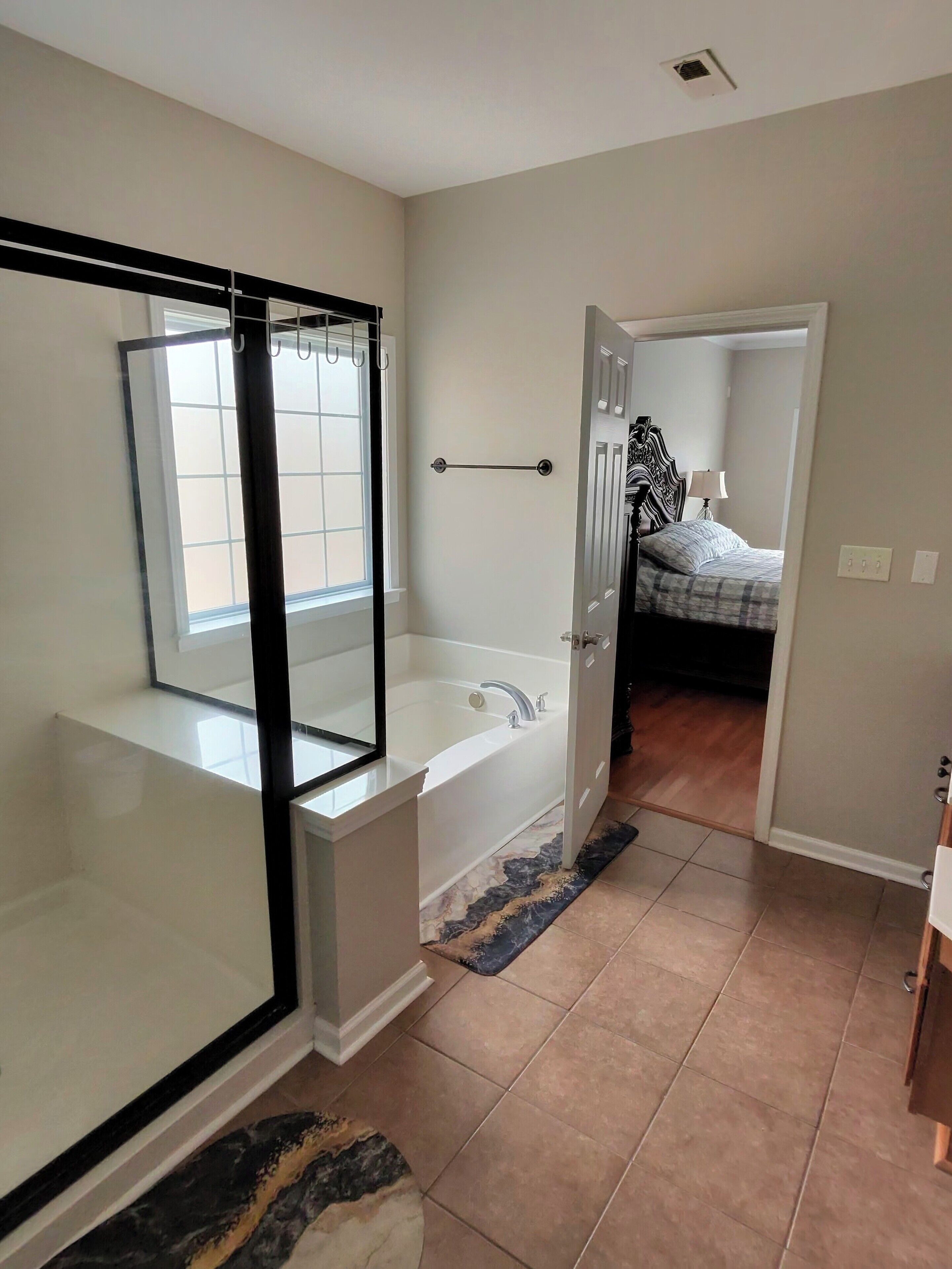 7 Schlafzimmer, Schreibtisch, Bügeleisen/Bügelbrett, Reisekinderbett