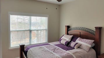 7 chambres, bureau, fer et planche Ă repasser, lit parapluie