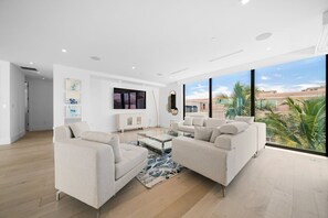 Smart-tv en een kantoor