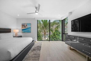 4 slaapkamers, een strijkplank/strijkijzer, gratis wifi, beddengoed