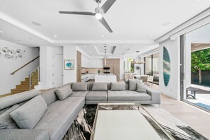 Smart TV, offices - 1062 Managed by Brampton Park (Delray Beach)