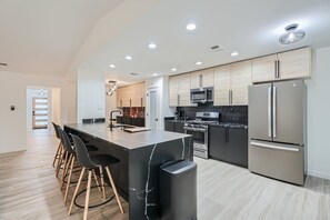 Mikrowelle, Ofen, Herdplatte, Geschirrspüler