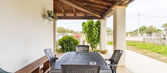 Apartment 'Appartamento Orto Degli Ulivi' with Private Terrace, Private Garden and Wi-Fi