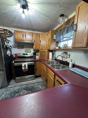 Fridge, microwave, oven, stovetop - Charming 3-bedroom house in small town of Everett PA  (Everett)