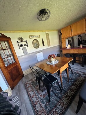 Dining - Charming 3-bedroom house in small town of Everett PA  (Everett)