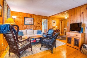Smart TV - The Little Red Camp - private waterfront on Rangeley Lake, wood stove and fire pit (Rangeley)