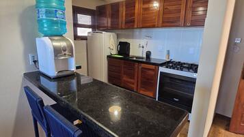 Micro-ondes, four, plaque de cuisson