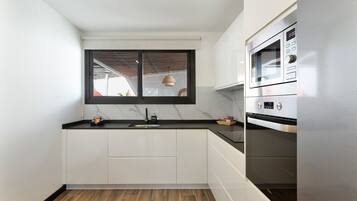 Refrigerador, microondas, horno y parrilla de estufa