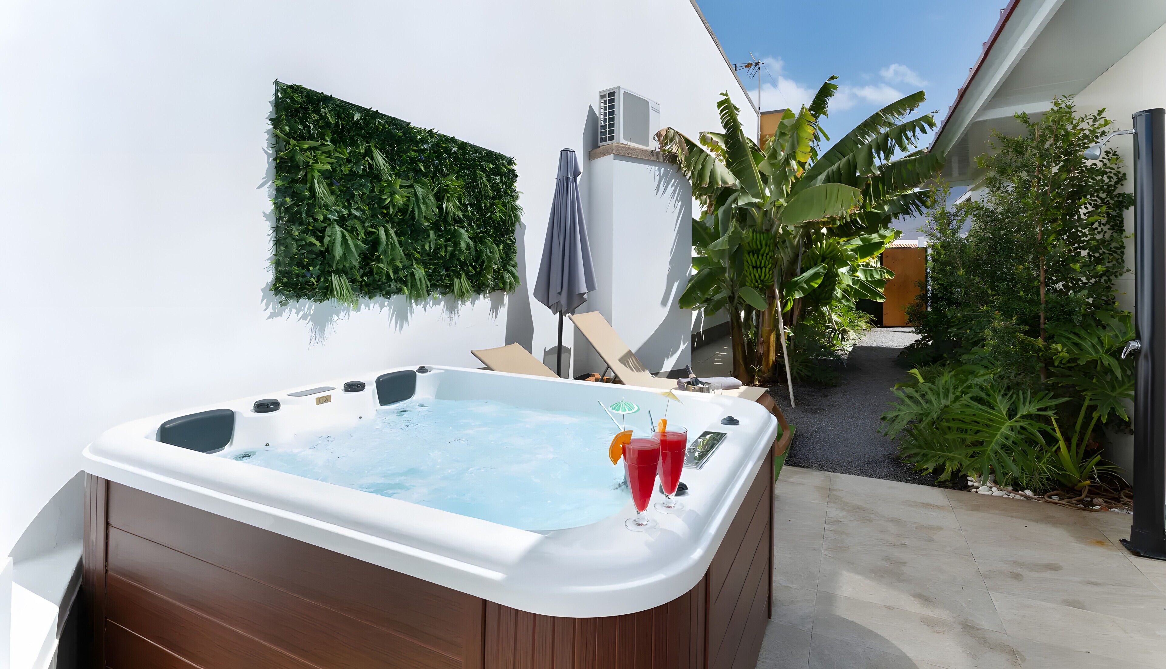 Outdoor spa tub