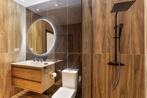 Shower, hair dryer, towels - Vacation Home 'Rincón De La Fontana' with Mountain View, Wi-Fi and Air Conditioning (Las Palmas)
