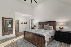 4 室のベッドルーム、デスク、アイロン / アイロン台、WiFi (無料)