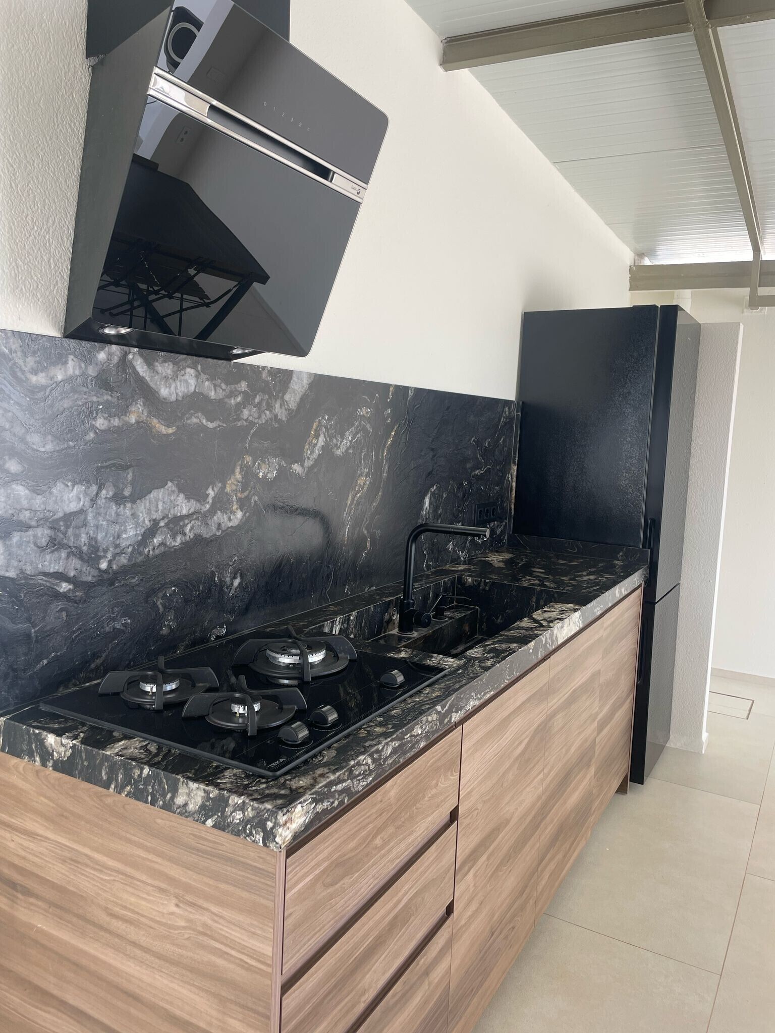 Refrigerador, microondas, horno, placa de cocina