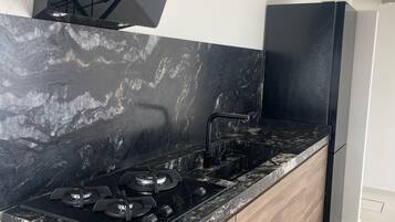 Refrigerador, microondas, horno, placa de cocina