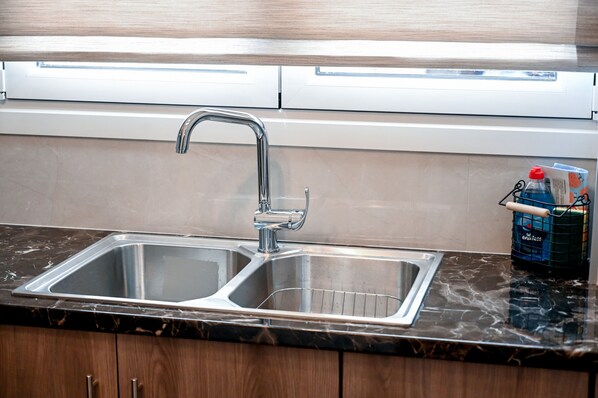Frigorífico, horno, placa de cocina y cafetera o tetera