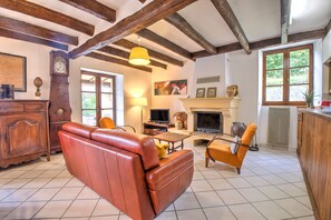 TV, lareira, DVD player