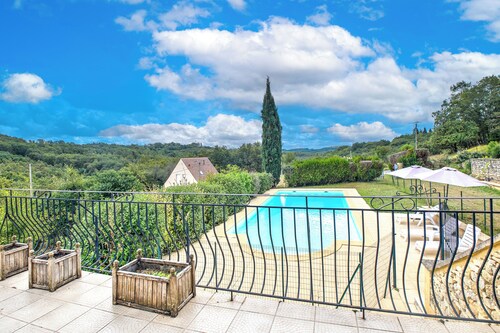 Maison de charme en P érigord avec grande piscine privée