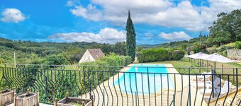 Charming house in Périgord with a large private pool