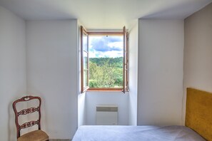 4 quartos, ferros/tábuas de passar roupa, Wi-Fi de cortesia