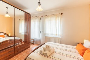 3 bedrooms, iron/ironing board, bed sheets - Country House 'Casa Raspa' (Baterna)