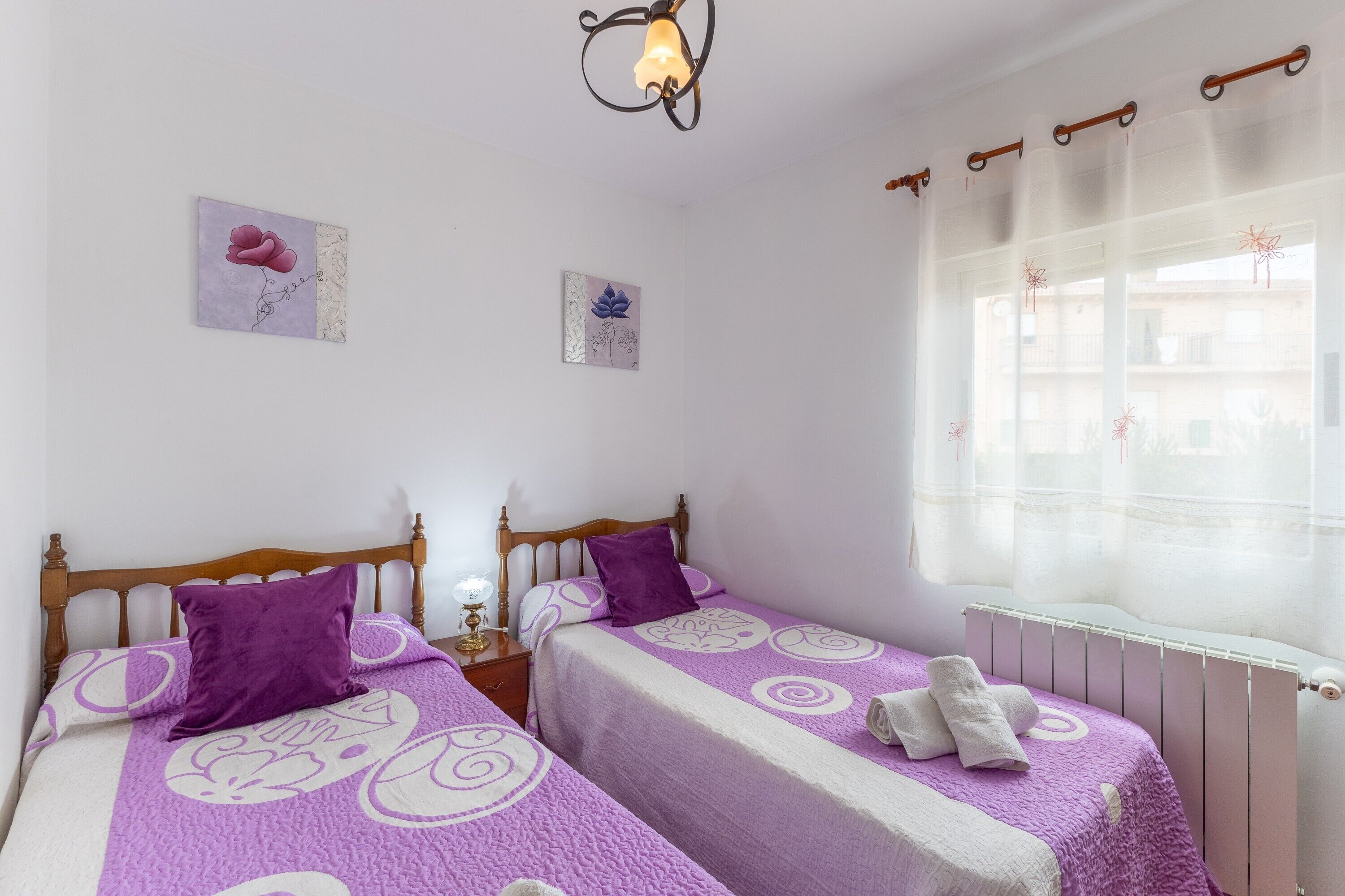 3 bedrooms, iron/ironing board, bed sheets