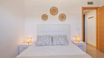 2 chambres, fer et planche à repasser, Wi-Fi gratuit, draps fournis