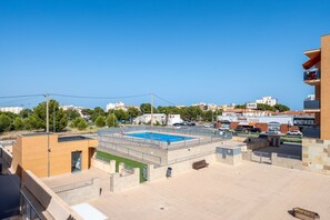 Pool - En Calma Miami Playa – 5 min to Coves. Renovated Apartment with Balcony & Pool (Mont-roig del Camp)