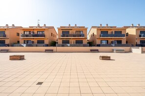 Exterior - En Calma Miami Playa – 5 min to Coves. Renovated Apartment with Balcony & Pool (Mont-roig del Camp)