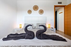 2 bedrooms, iron/ironing board, free WiFi, bed sheets - En Calma Miami Playa – 5 min to Coves. Renovated Apartment with Balcony & Pool (Mont-roig del Camp)