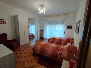 3 bedrooms, bed sheets