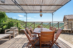 Outdoor dining - Villa 'Agriturismo Podere Terrena' with Mountain View, Private Pool and Wi-Fi (Gaiole in Chianti)