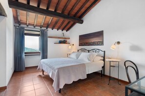 5 bedrooms, free WiFi, bed sheets - Villa 'Agriturismo Podere Terrena' with Mountain View, Private Pool and Wi-Fi (Gaiole in Chianti)