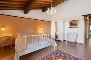 5 bedrooms, free WiFi, bed sheets - Villa 'Agriturismo Podere Terrena' with Mountain View, Private Pool and Wi-Fi (Gaiole in Chianti)