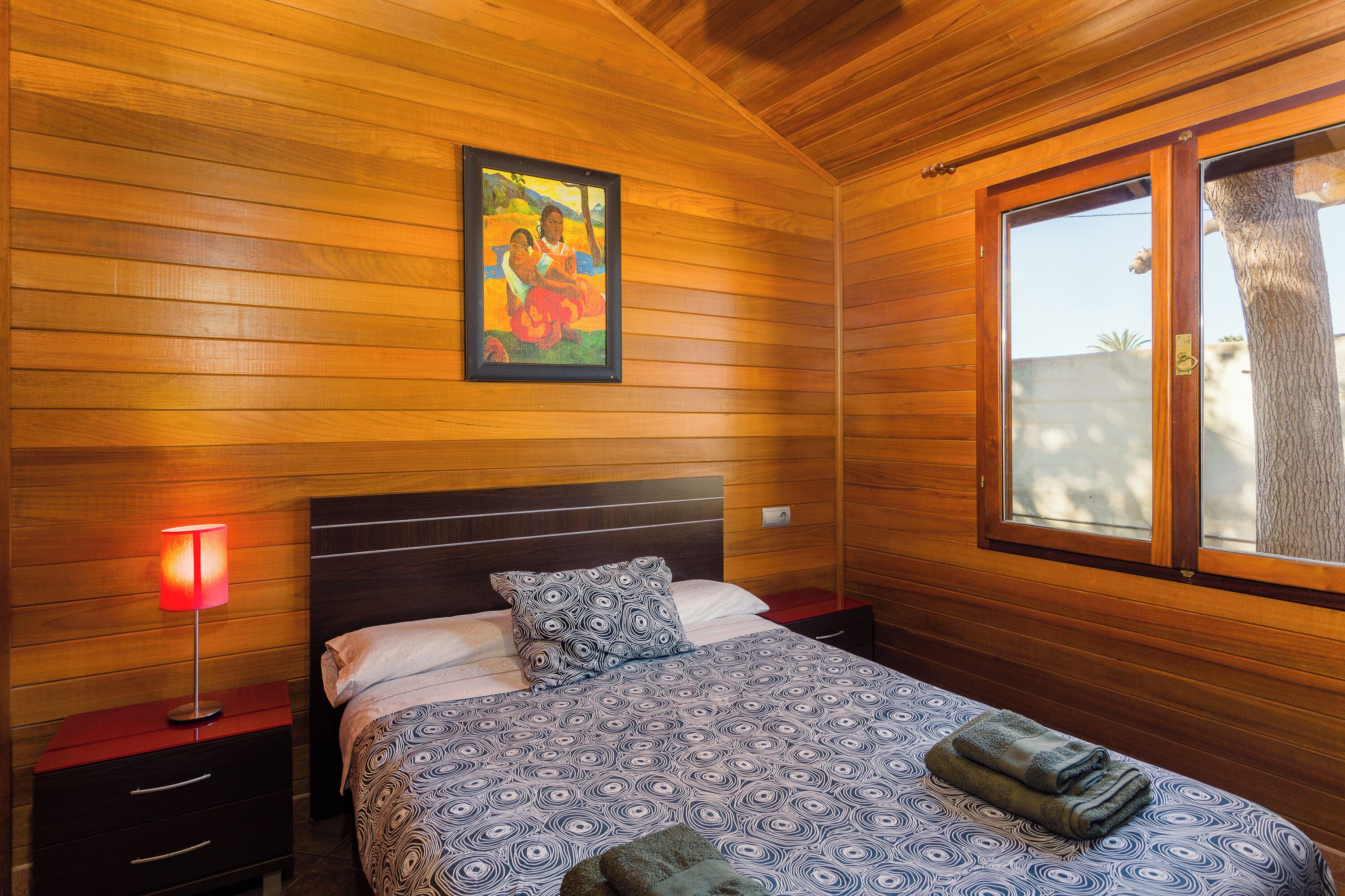 2 dormitorios, tabla de planchar con plancha, wifi gratis y ropa de cama