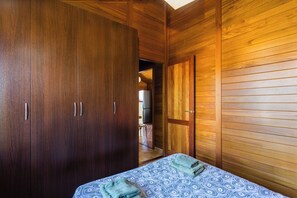 2 bedrooms, iron/ironing board, free WiFi, bed sheets - Holiday Home 'La Tramuntana' with Private Terrace, Wi-Fi and Air Conditioning (el Marenyet)